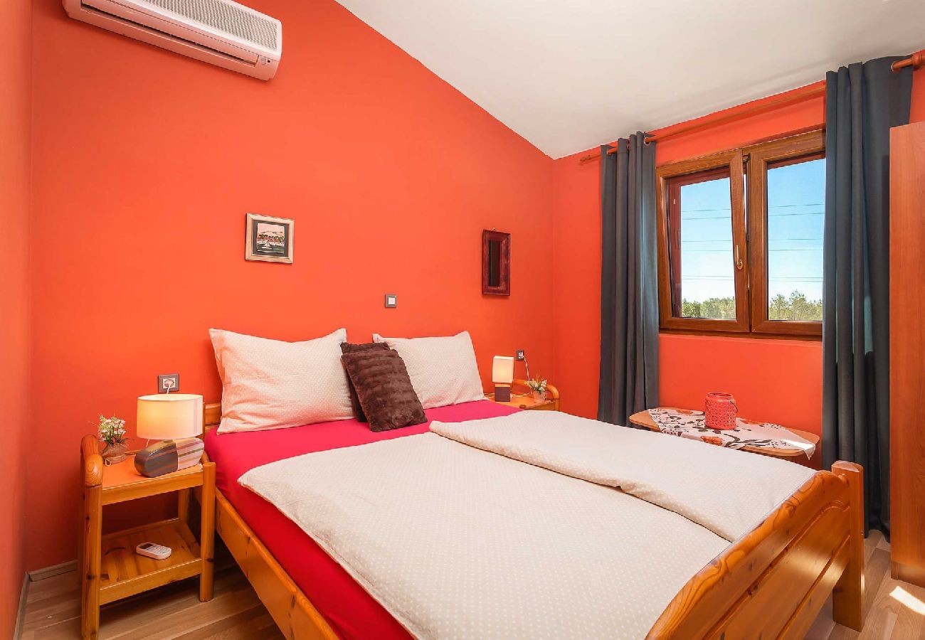 House in Pula - Charming Holiday Home Pina with Private Pool