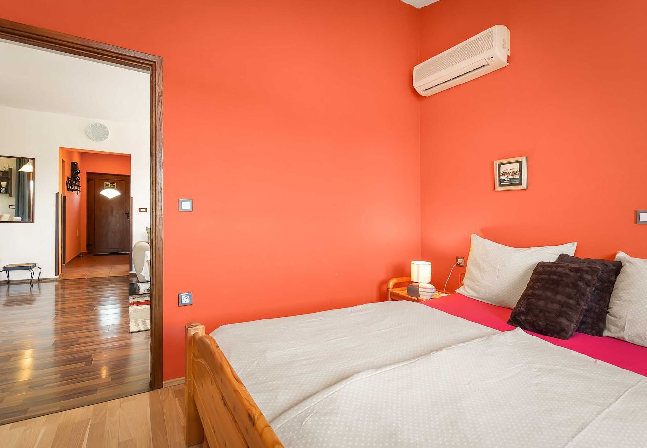 House in Pula - Charming Holiday Home Pina with Private Pool