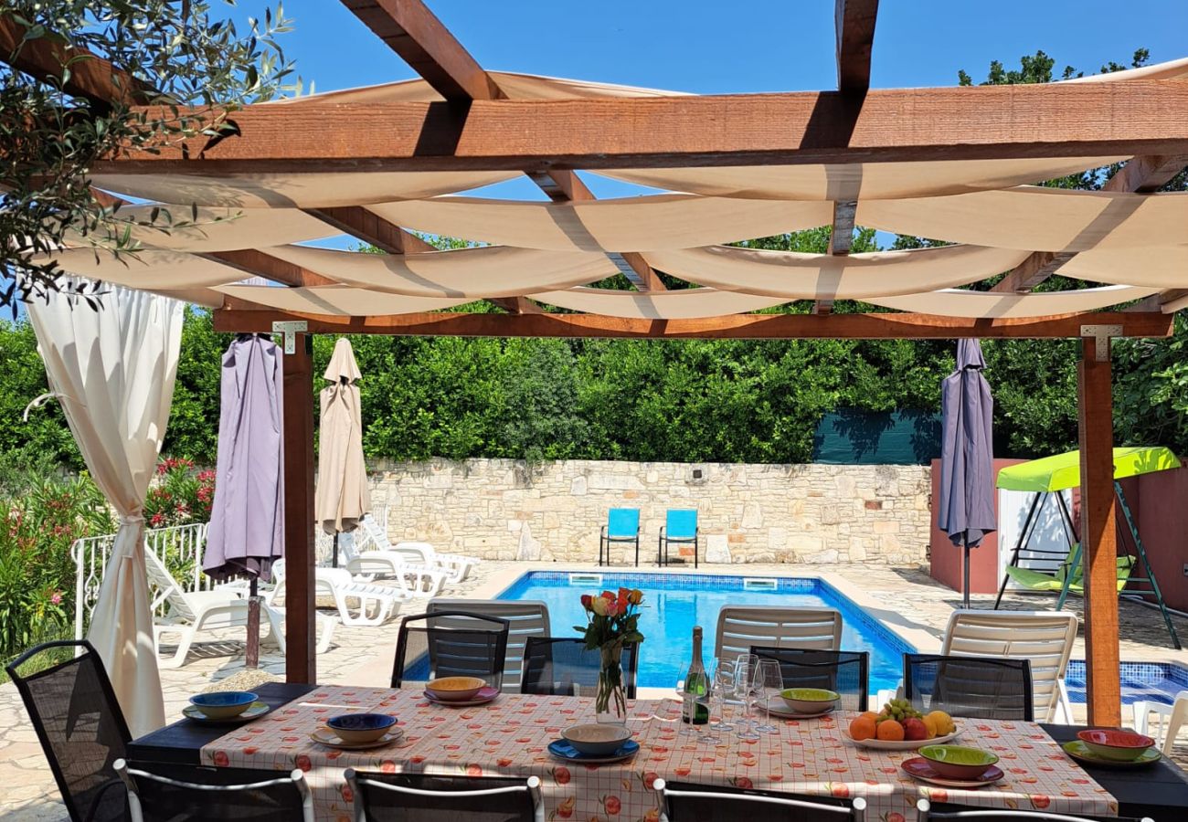 House in Pula - Charming Holiday Home Pina with Private Pool