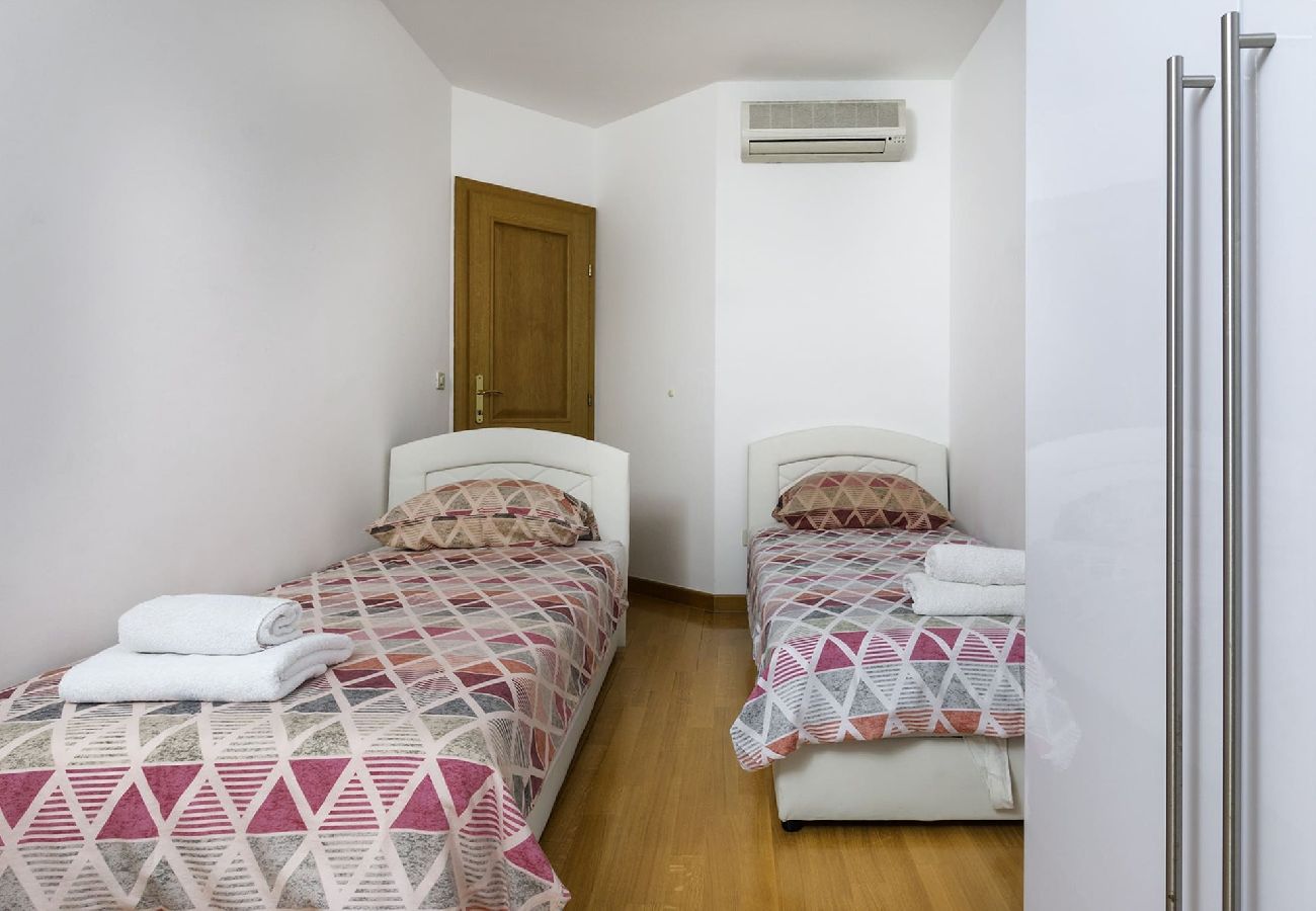 Apartment in Banjole - Summer Apartment Banjole - 100 m from the Beach 