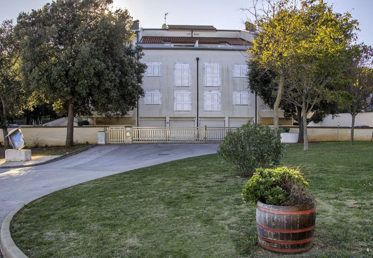 Apartment in Banjole - Summer Apartment Banjole - 100 m from the Beach 