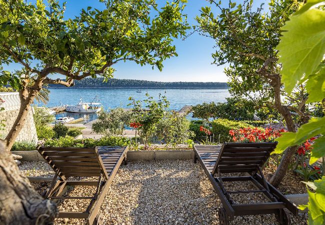 Studio in Rab - Sea View and Boat Mooring - Jurica (Studio) 