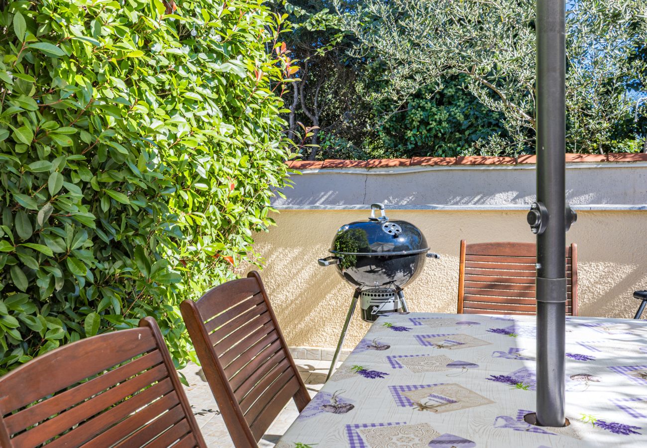 Apartment in Ližnjan - Charming Pool Apartment Liznjan - Buneta