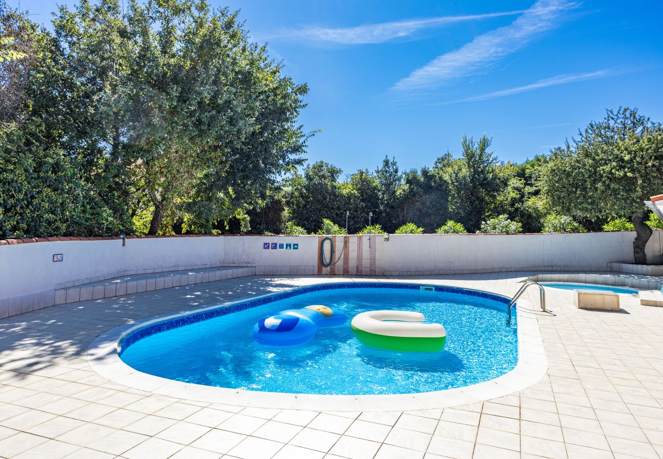 Apartment in Ližnjan - Charming Pool Apartment Liznjan - Buneta