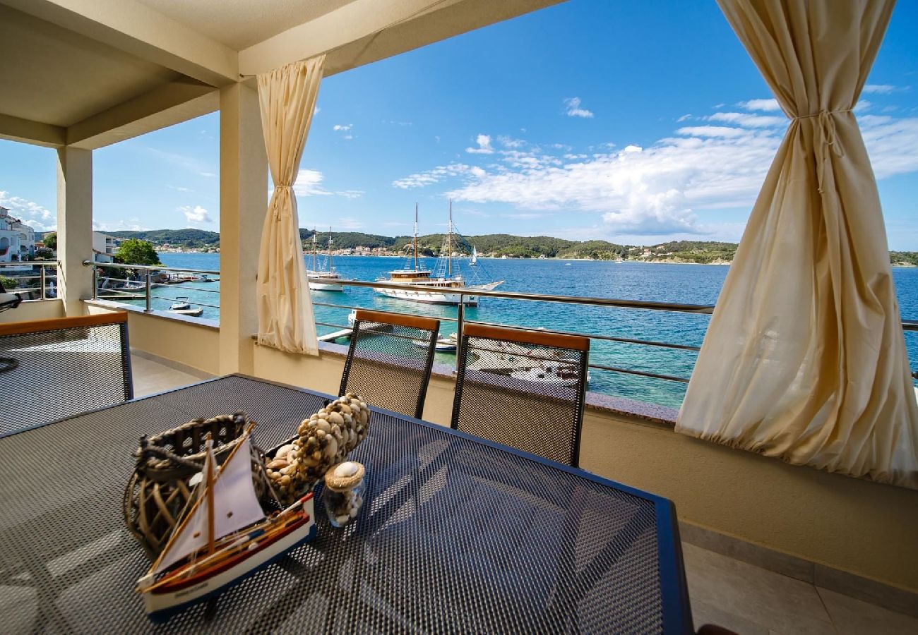 Apartment in Supetarska Draga - Villa Gulli - Apartment Blue with Sea View 