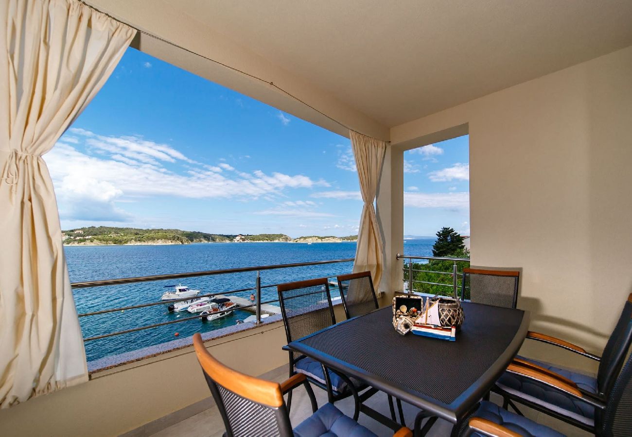 Apartment in Supetarska Draga - Villa Gulli - Apartment Blue with Sea View 