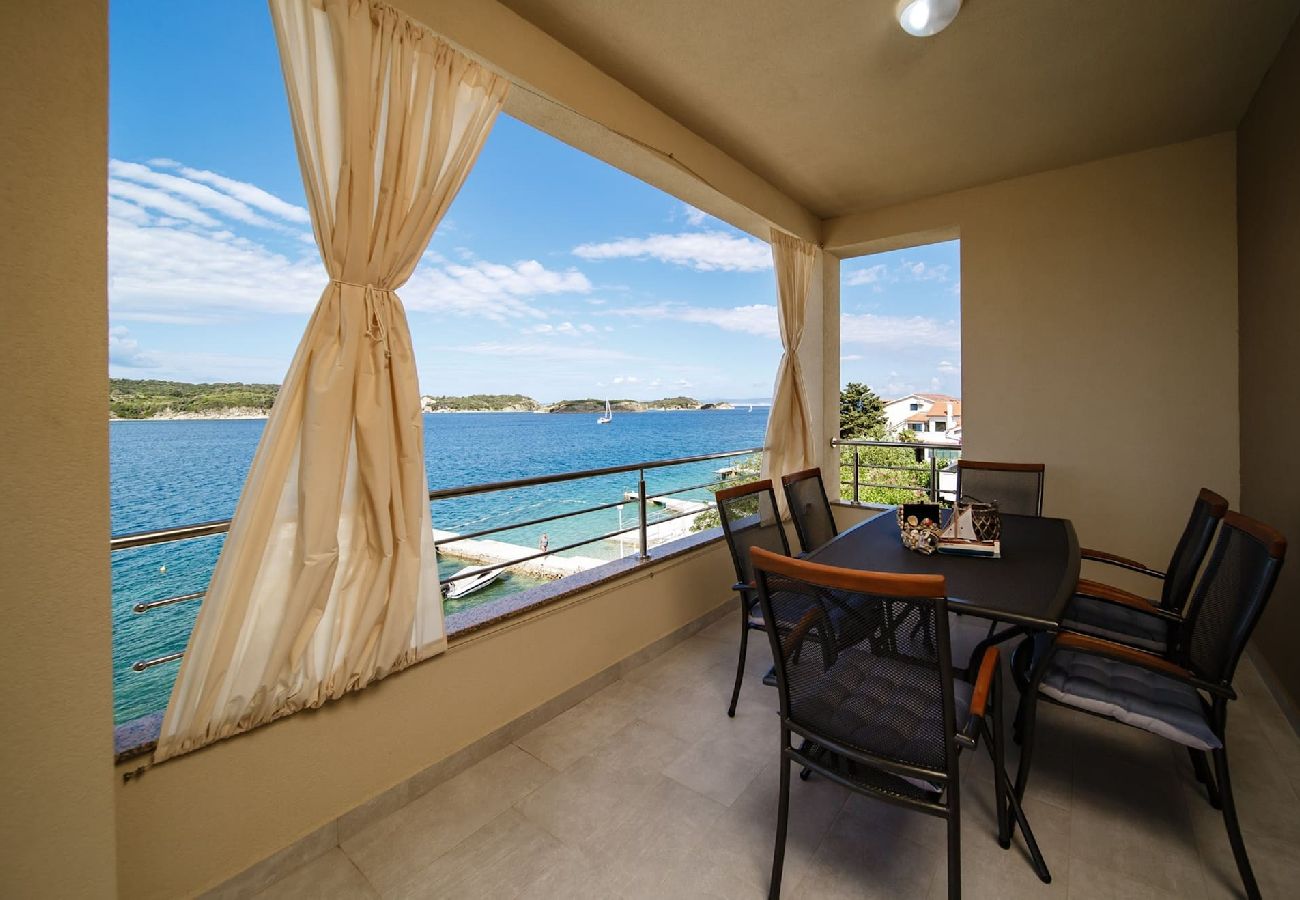 Apartment in Supetarska Draga - Villa Gulli - Apartment Blue with Sea View 