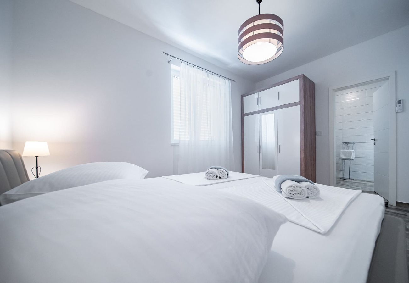 Apartment in Supetarska Draga - Villa Gulli - Apartment Blue with Sea View 