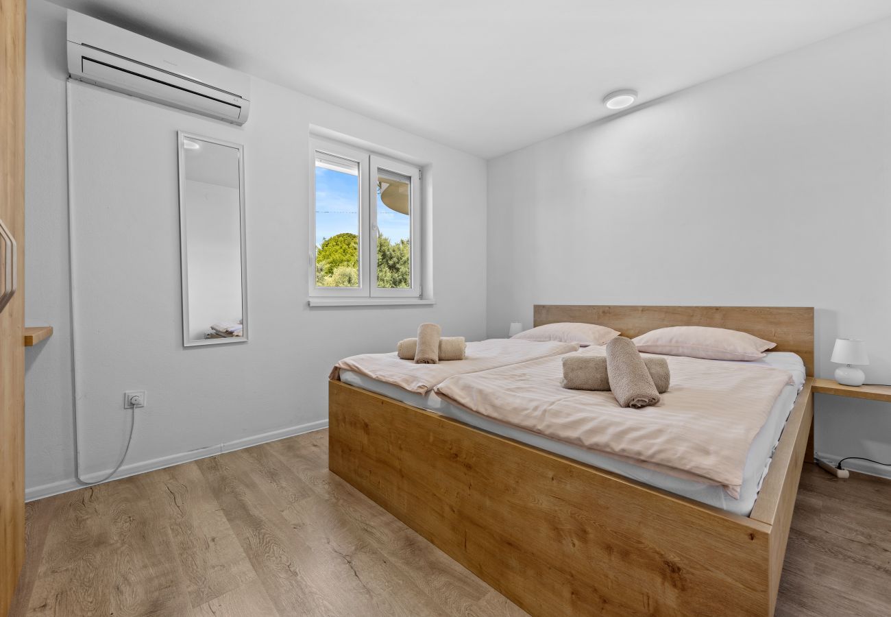 Villa in Kukci - Relaxing Villa near Porec with Pool - Susanne