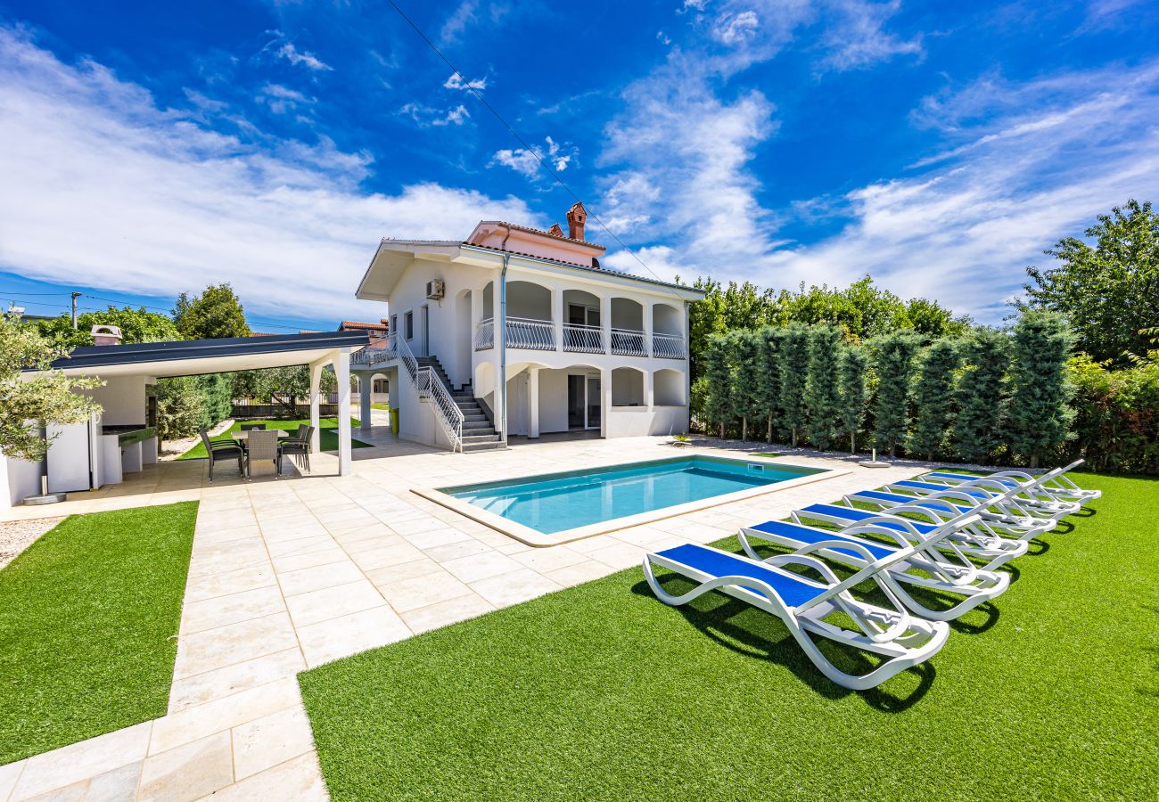 Villa in Kukci - Relaxing Villa near Porec with Pool - Susanne