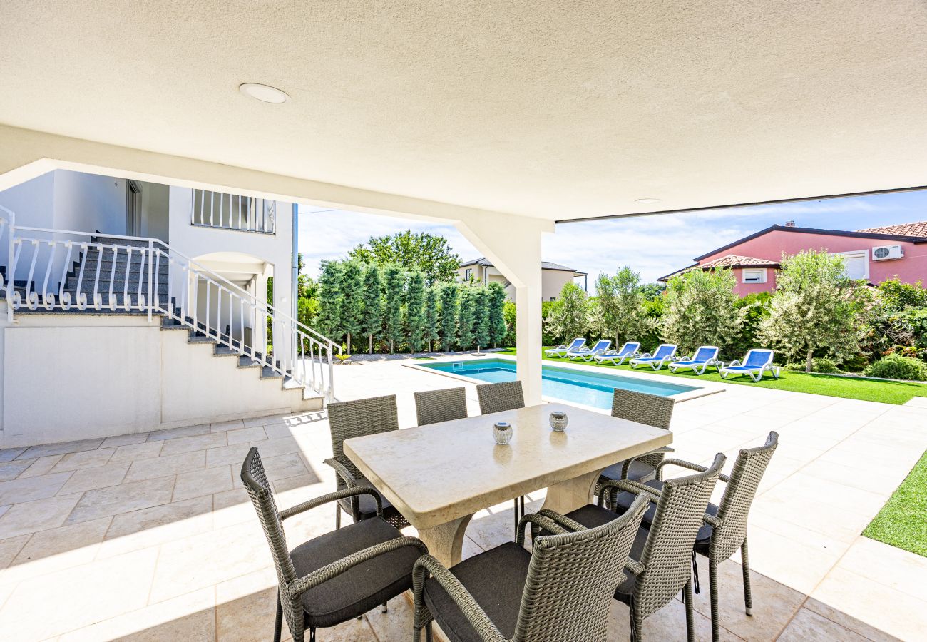 Villa in Kukci - Relaxing Villa near Porec with Pool - Susanne