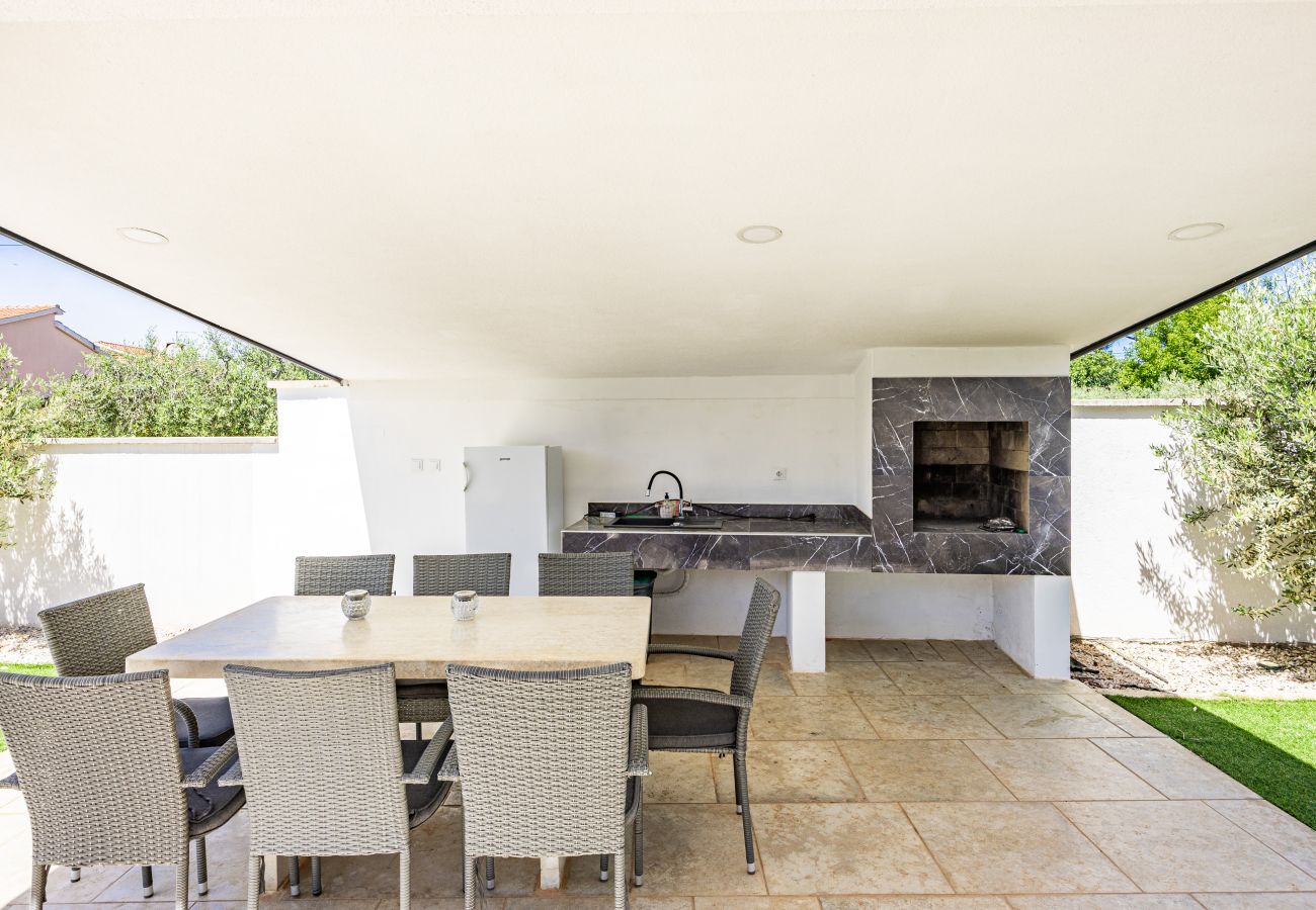 Villa in Kukci - Relaxing Villa near Porec with Pool - Susanne