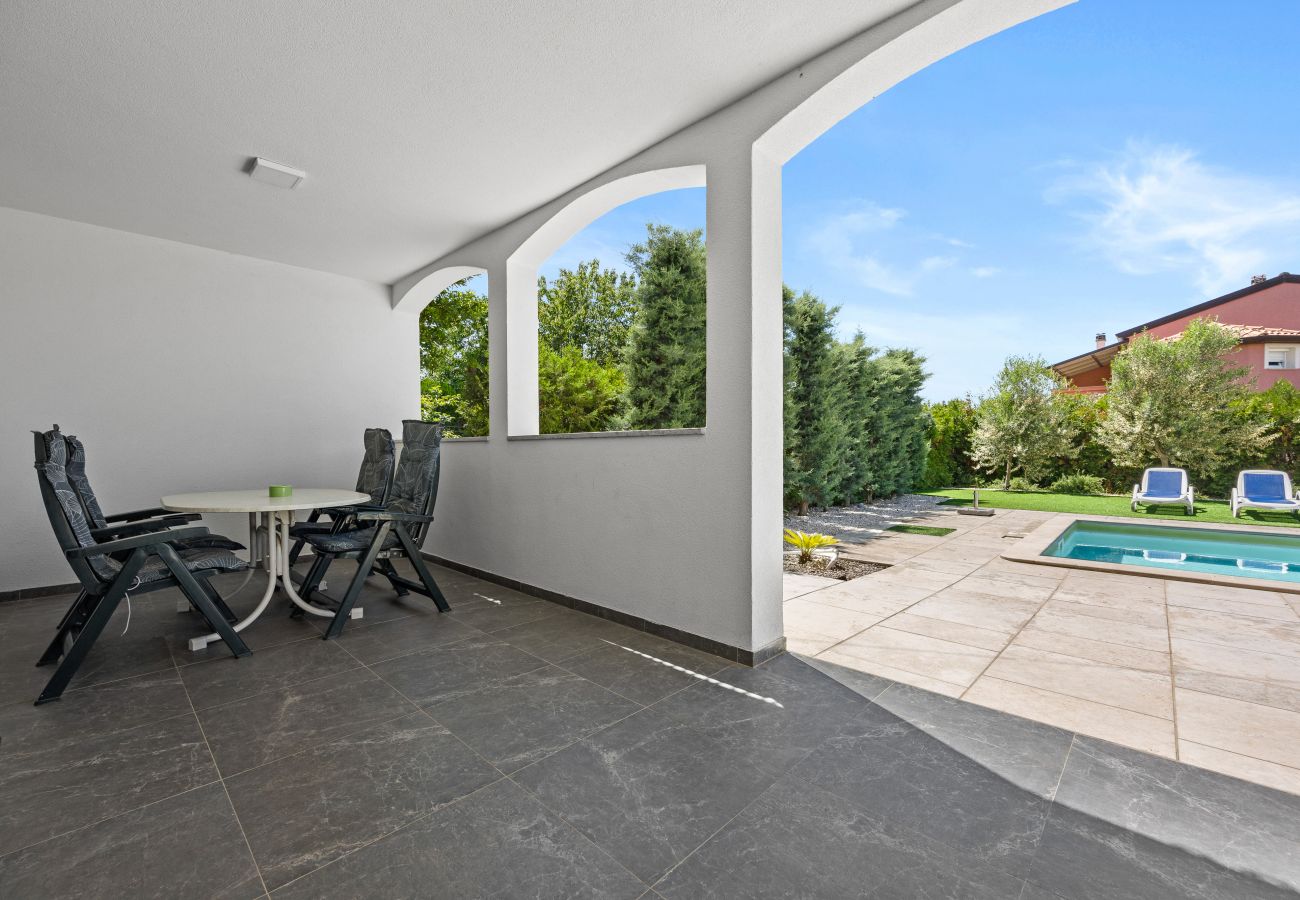 Villa in Kukci - Relaxing Villa near Porec with Pool - Susanne