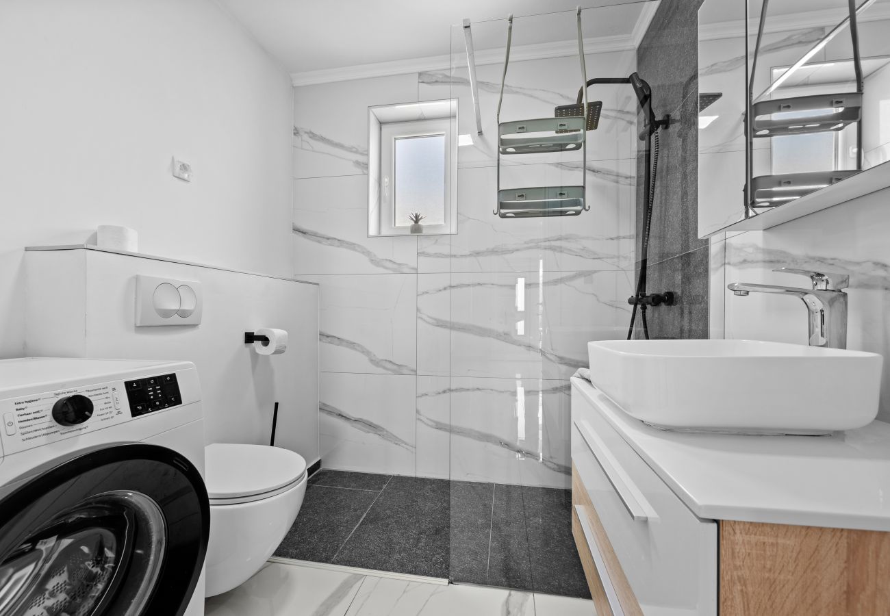 Villa in Kukci - Relaxing Villa near Porec with Pool - Susanne