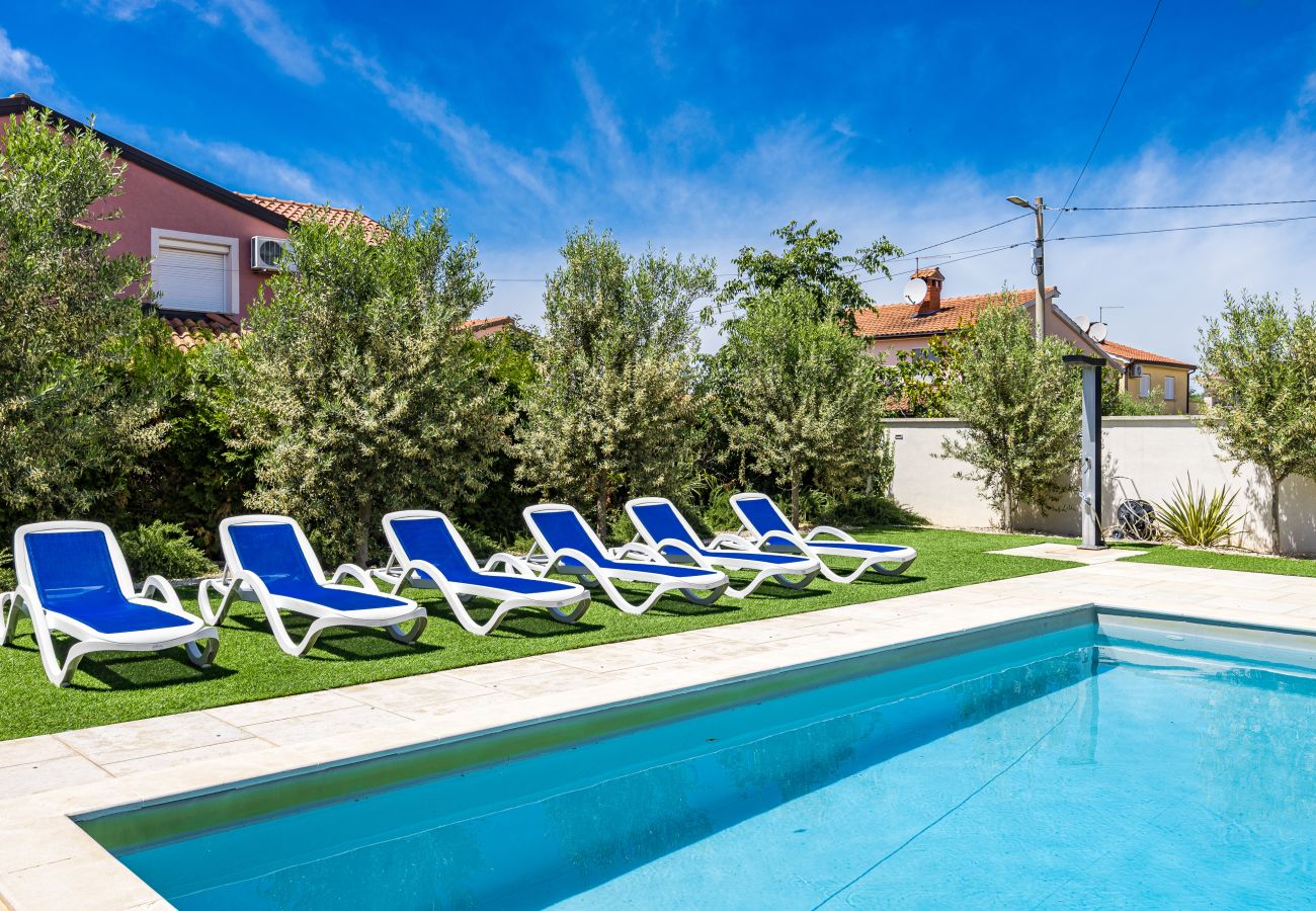 Villa in Kukci - Relaxing Villa near Porec with Pool - Susanne