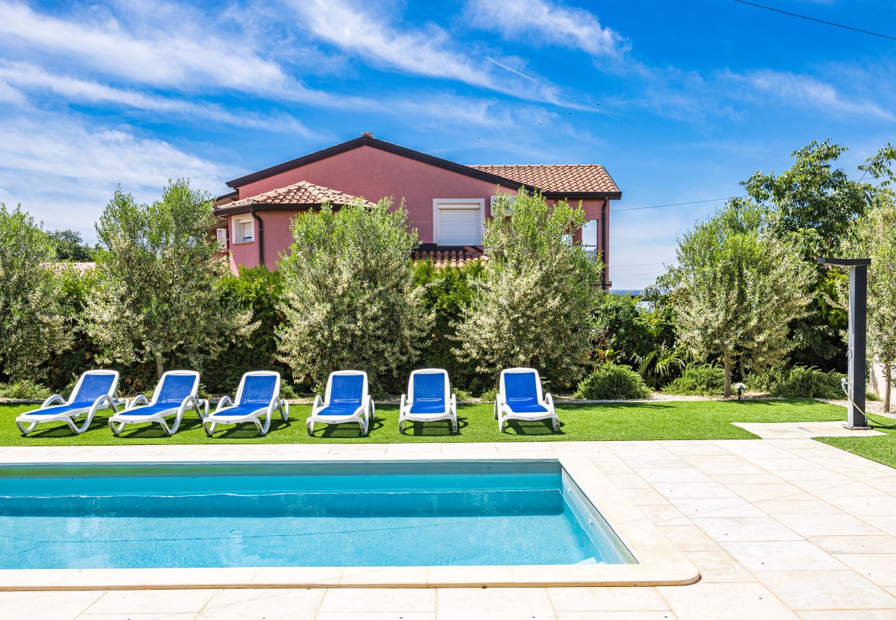 Villa in Kukci - Relaxing Villa near Porec with Pool - Susanne