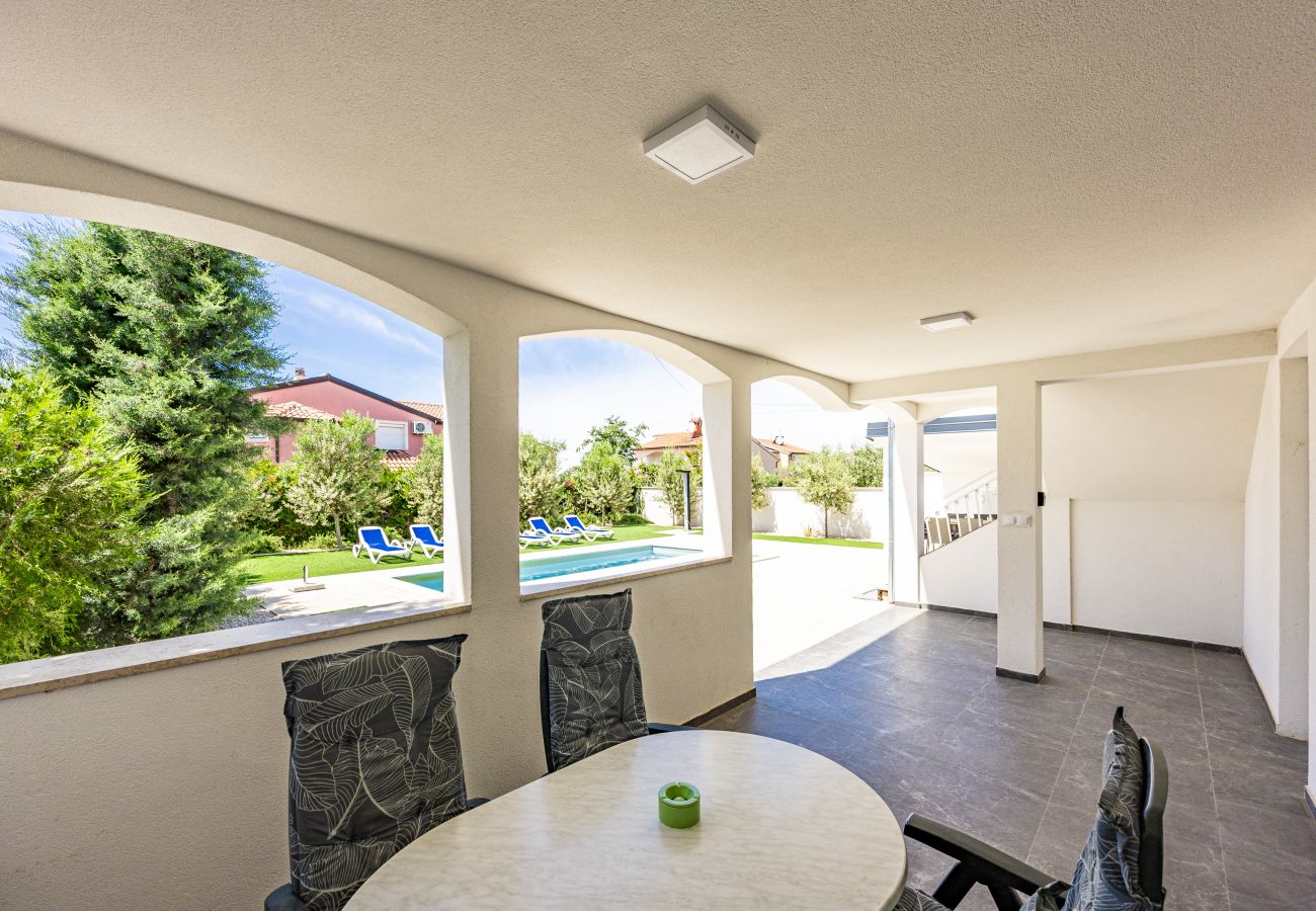 Villa in Kukci - Relaxing Villa near Porec with Pool - Susanne