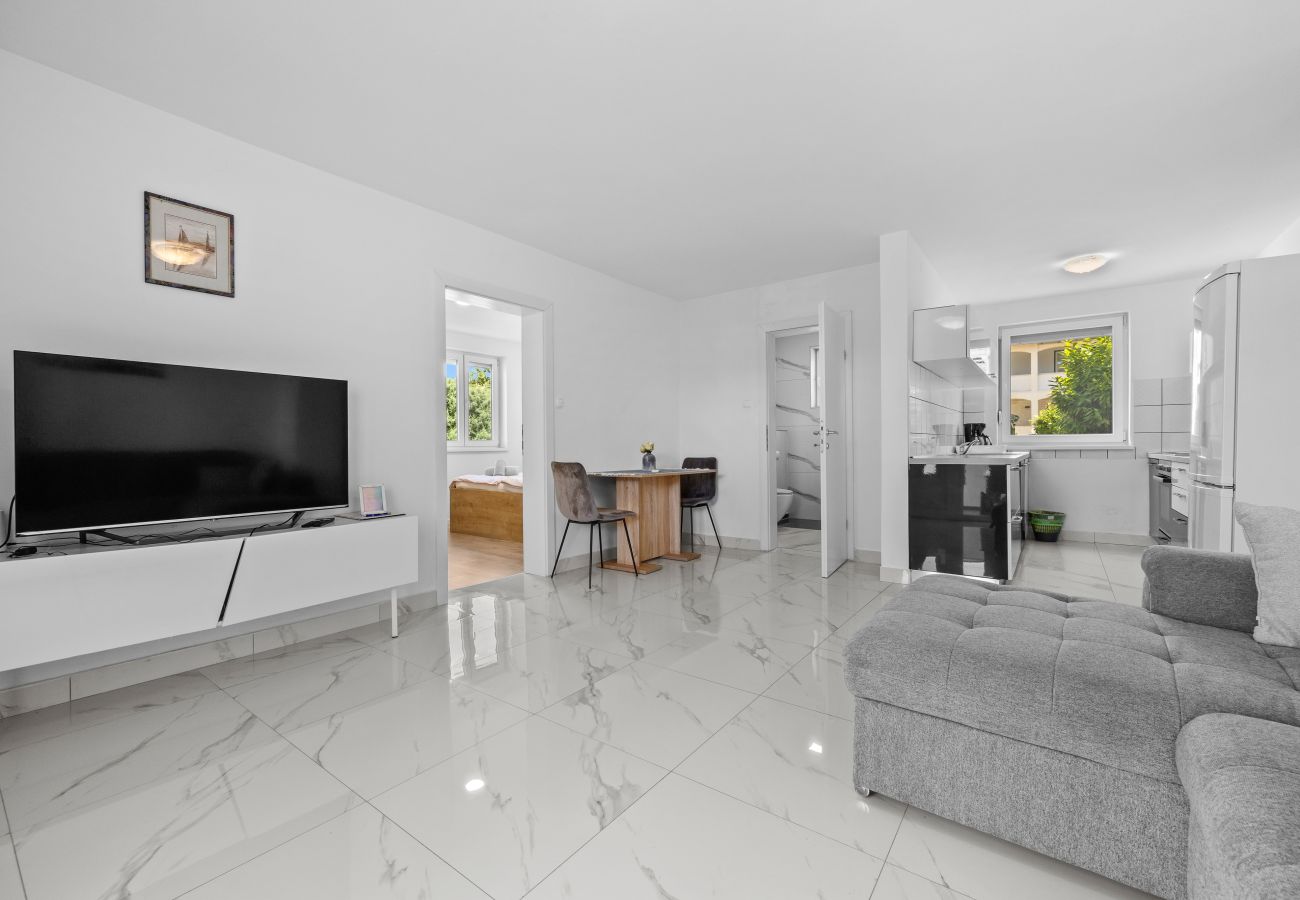 Villa in Kukci - Relaxing Villa near Porec with Pool - Susanne