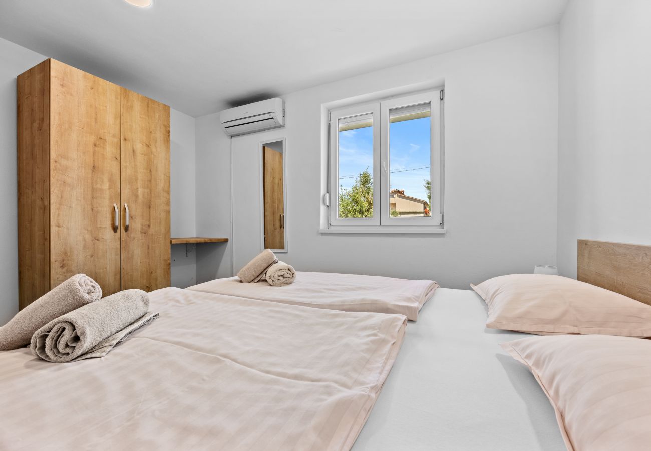 Villa in Kukci - Relaxing Villa near Porec with Pool - Susanne