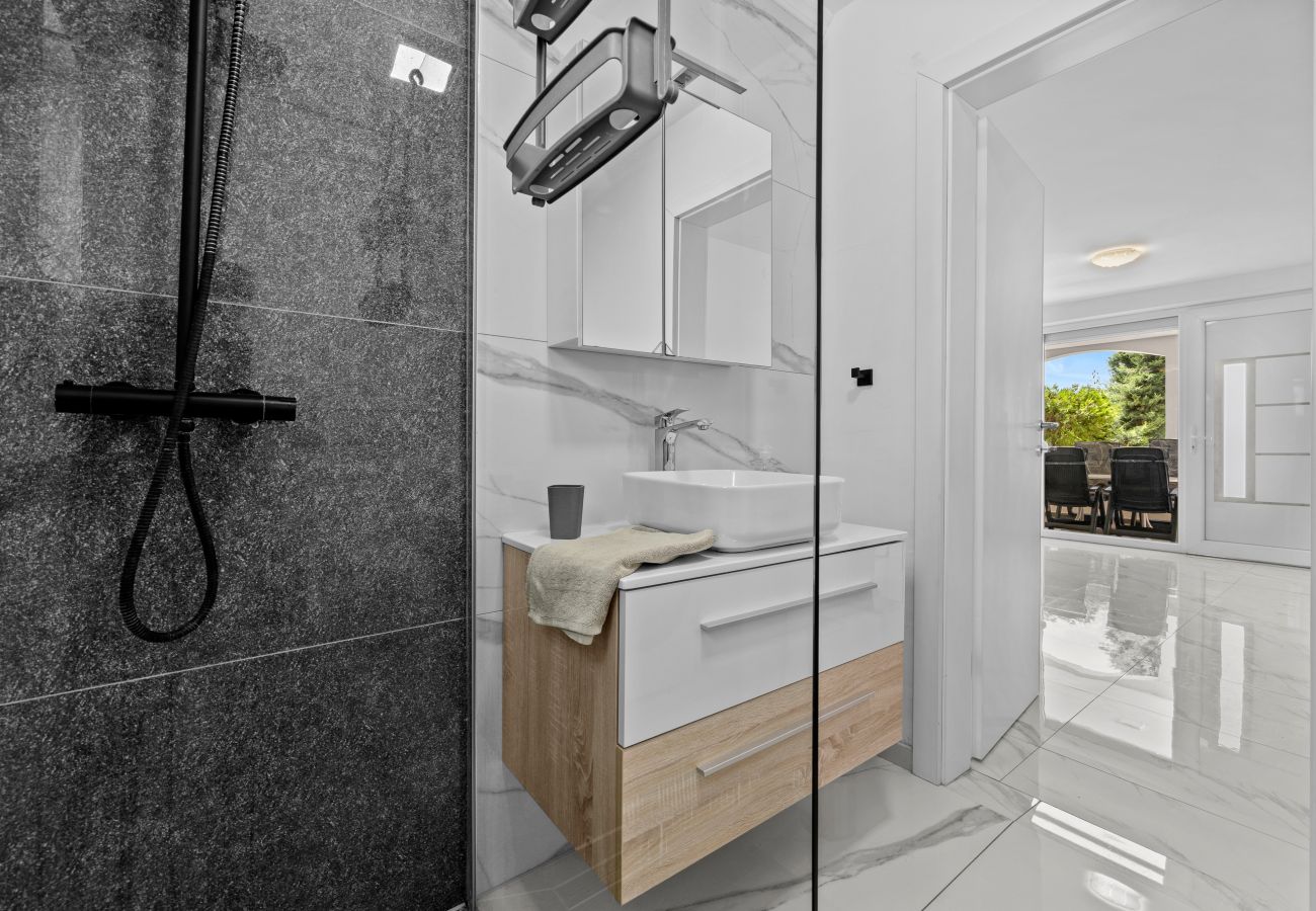 Villa in Kukci - Relaxing Villa near Porec with Pool - Susanne