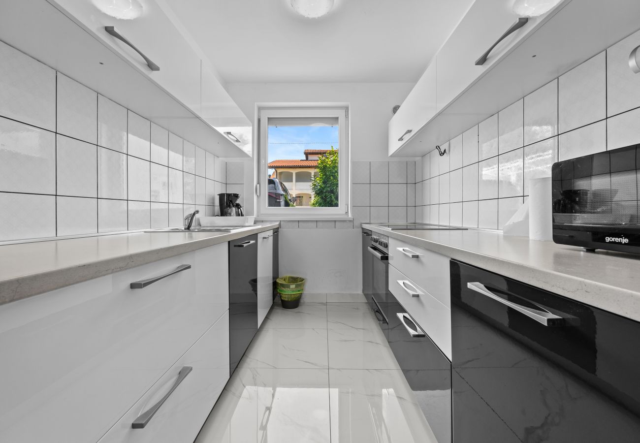 Villa in Kukci - Relaxing Villa near Porec with Pool - Susanne