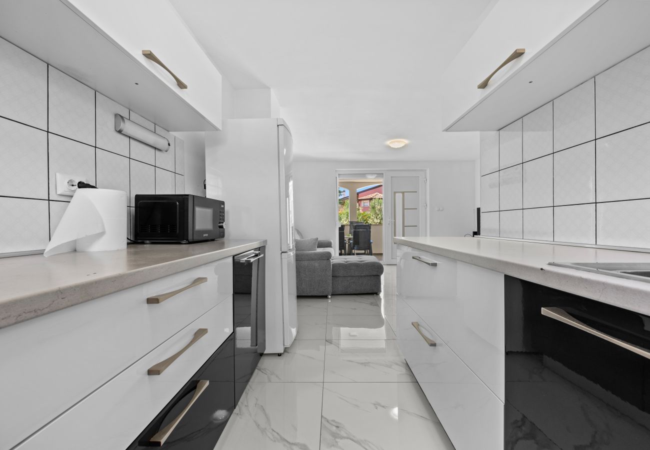 Villa in Kukci - Relaxing Villa near Porec with Pool - Susanne