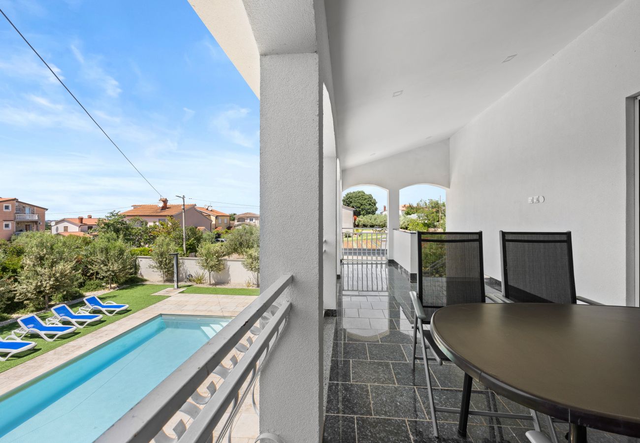 Villa in Kukci - Relaxing Villa near Porec with Pool - Susanne