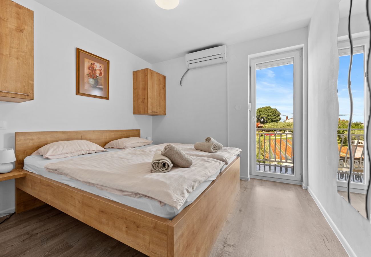 Villa in Kukci - Relaxing Villa near Porec with Pool - Susanne