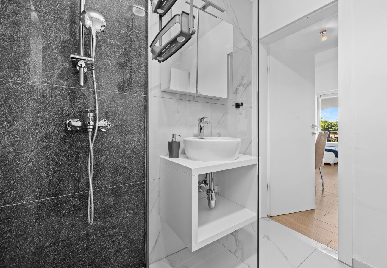 Villa in Kukci - Relaxing Villa near Porec with Pool - Susanne