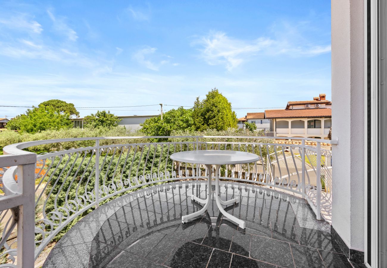 Villa in Kukci - Relaxing Villa near Porec with Pool - Susanne