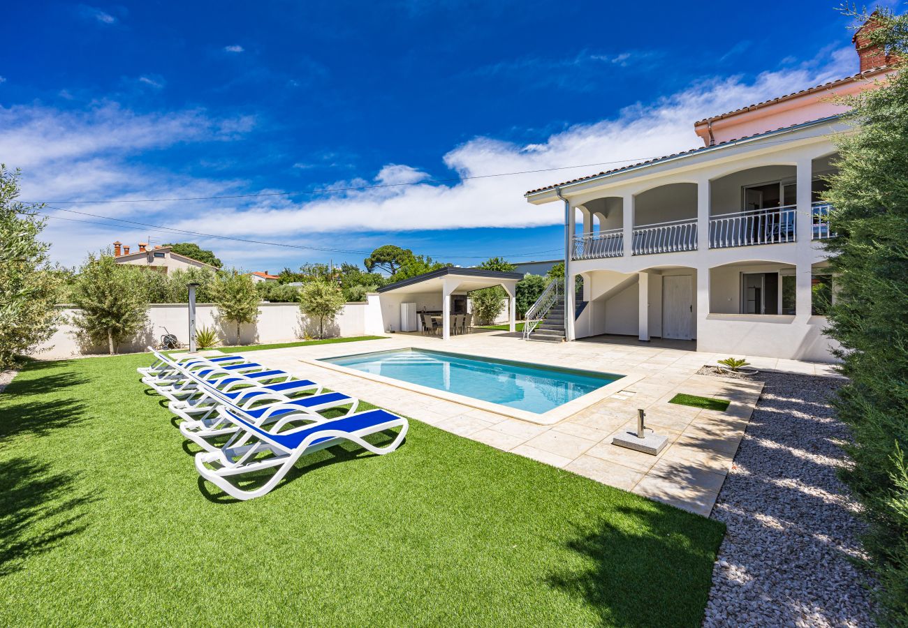 Villa in Kukci - Relaxing Villa near Porec with Pool - Susanne