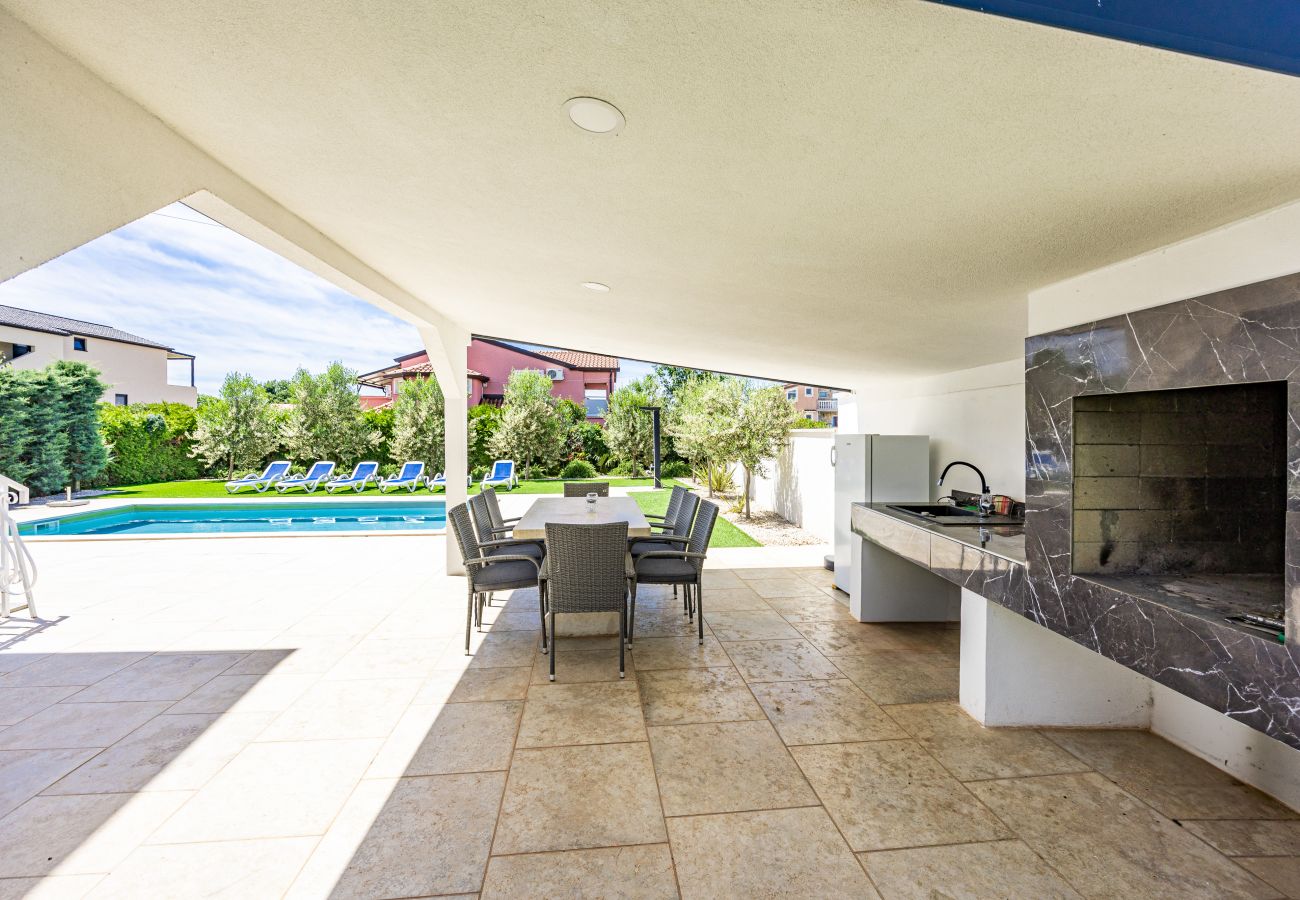 Villa in Kukci - Relaxing Villa near Porec with Pool - Susanne
