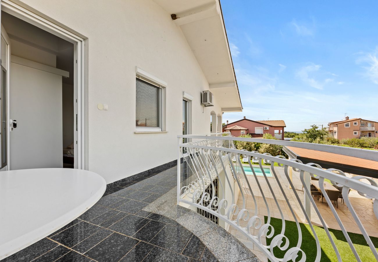 Villa in Kukci - Relaxing Villa near Porec with Pool - Susanne