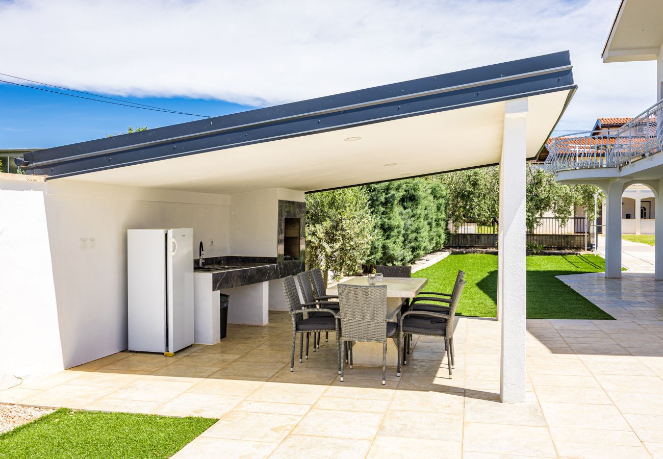 Villa in Kukci - Relaxing Villa near Porec with Pool - Susanne