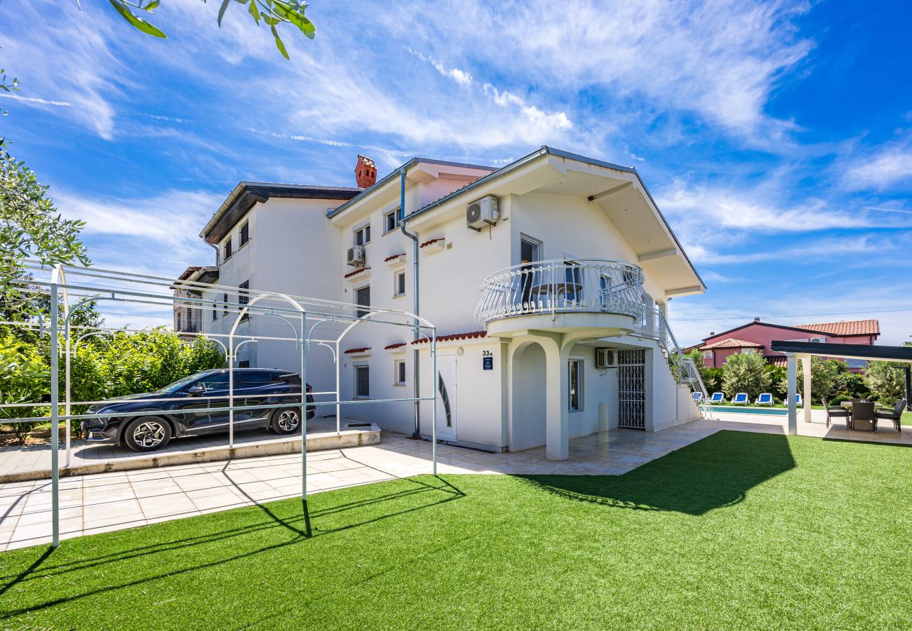 Villa in Kukci - Relaxing Villa near Porec with Pool - Susanne