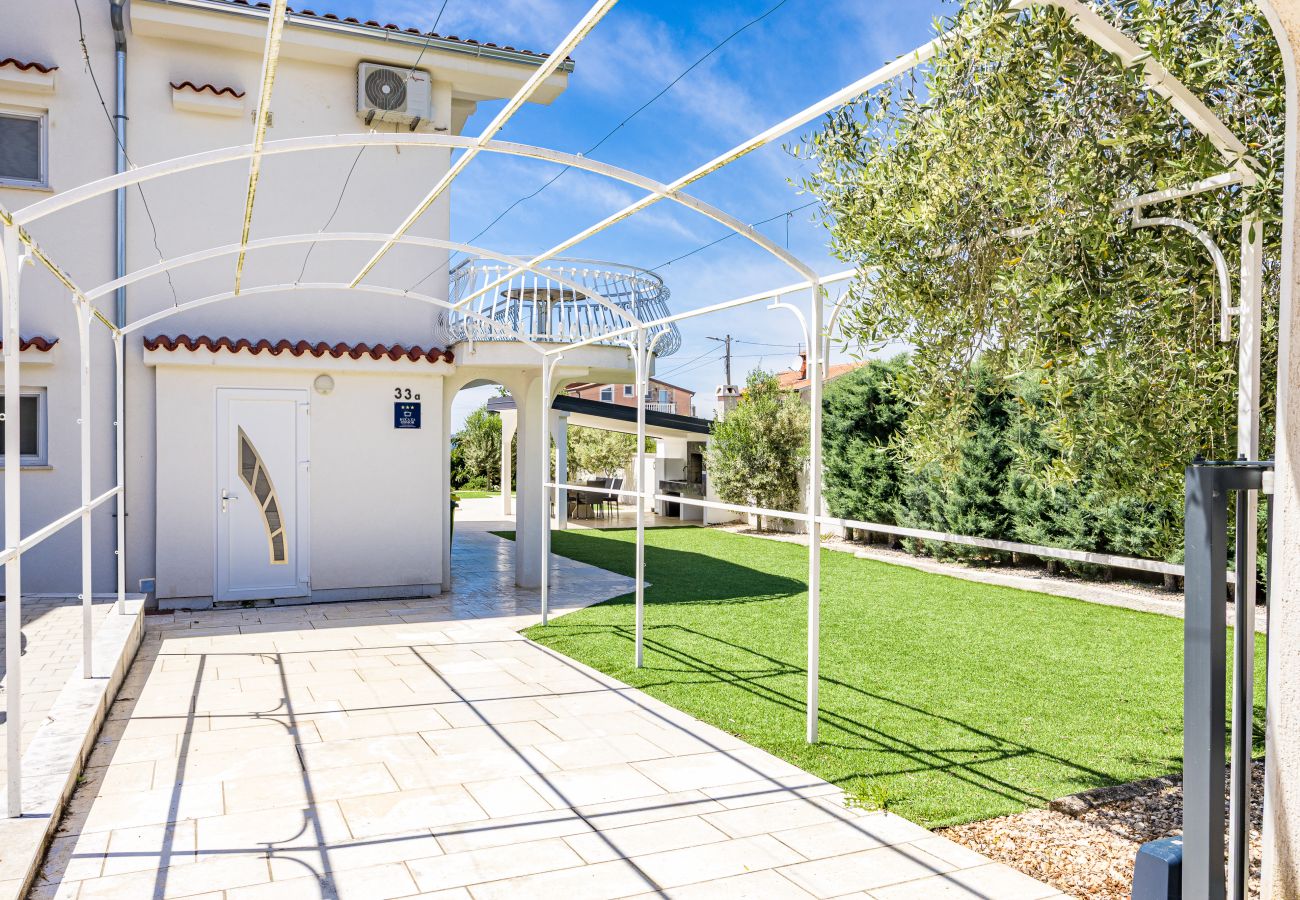 Villa in Kukci - Relaxing Villa near Porec with Pool - Susanne