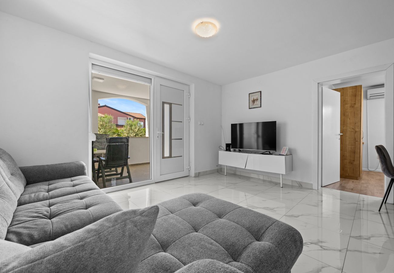 Villa in Kukci - Relaxing Villa near Porec with Pool - Susanne