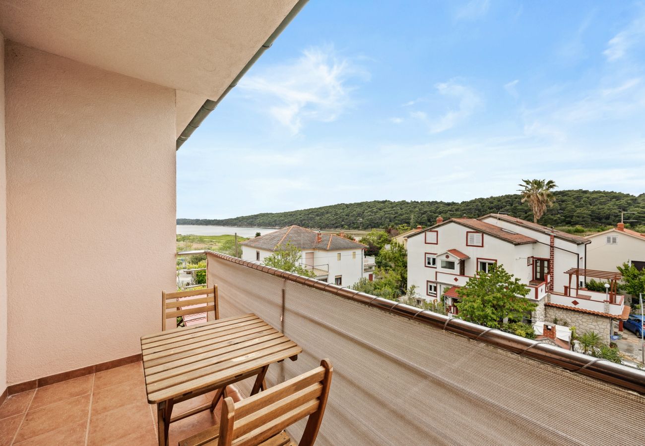 Apartment in Kampor - Seafront Apt for Family Vacation - Neda Ruzmarin