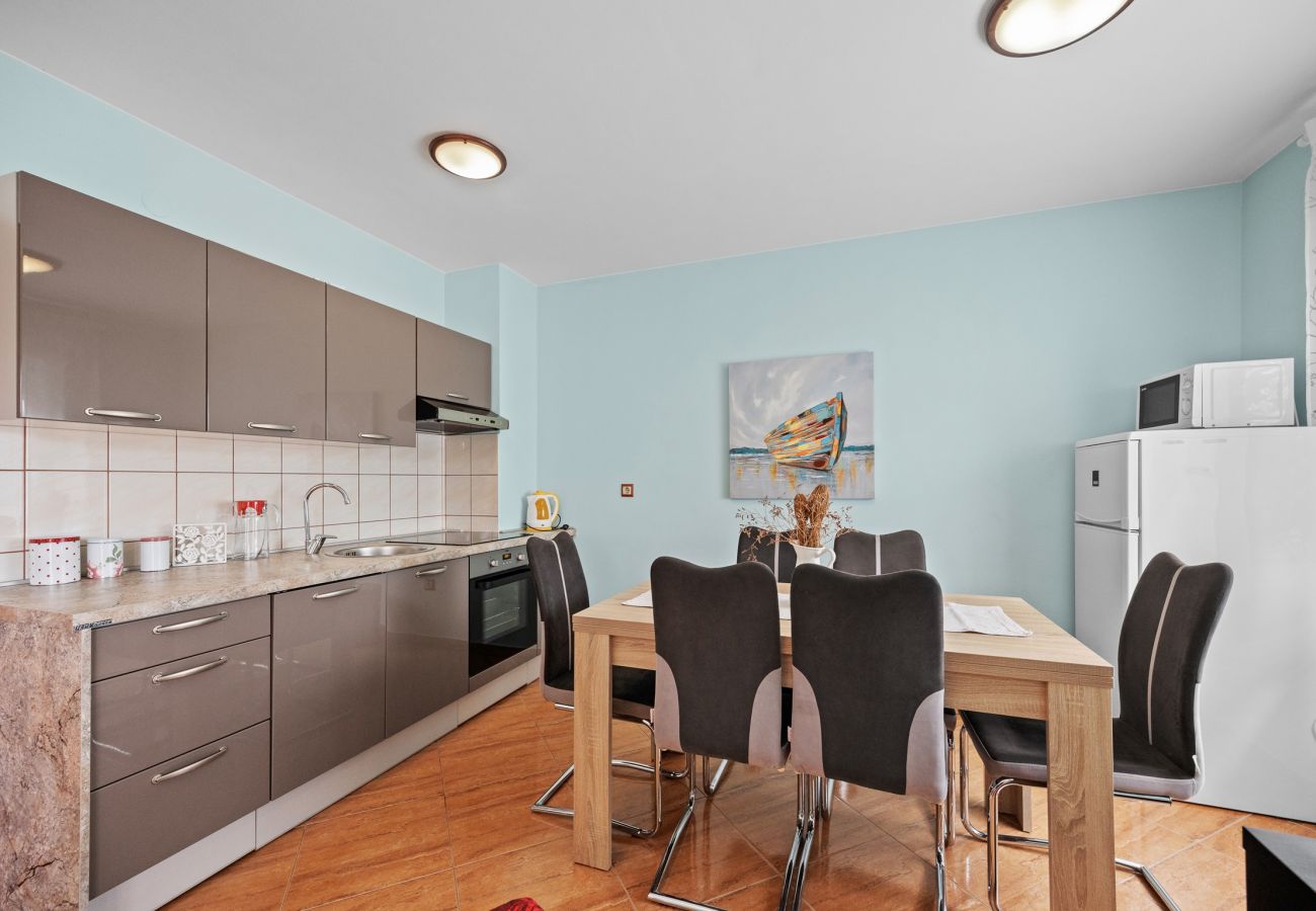 Apartment in Kampor - Seafront Apt for Family Vacation - Neda Ruzmarin