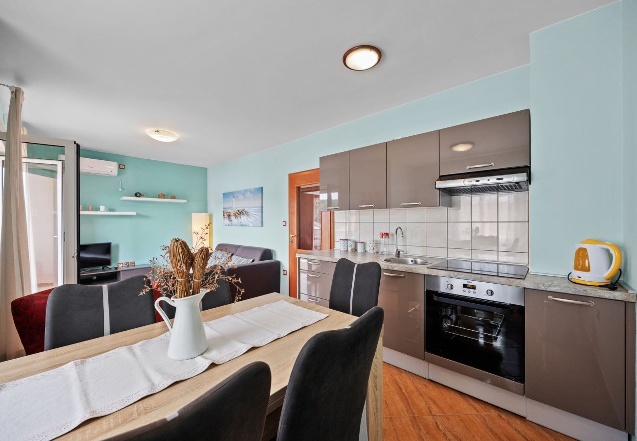 Apartment in Kampor - Seafront Apt for Family Vacation - Neda Ruzmarin