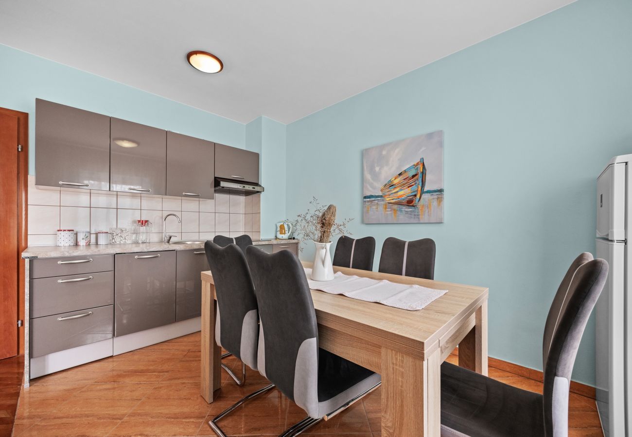 Apartment in Kampor - Seafront Apt for Family Vacation - Neda Ruzmarin