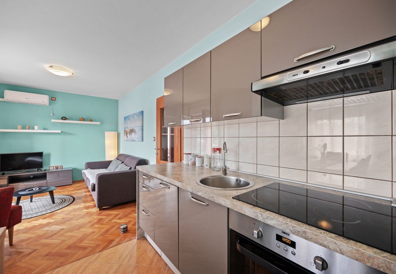 Apartment in Kampor - Seafront Apt for Family Vacation - Neda Ruzmarin