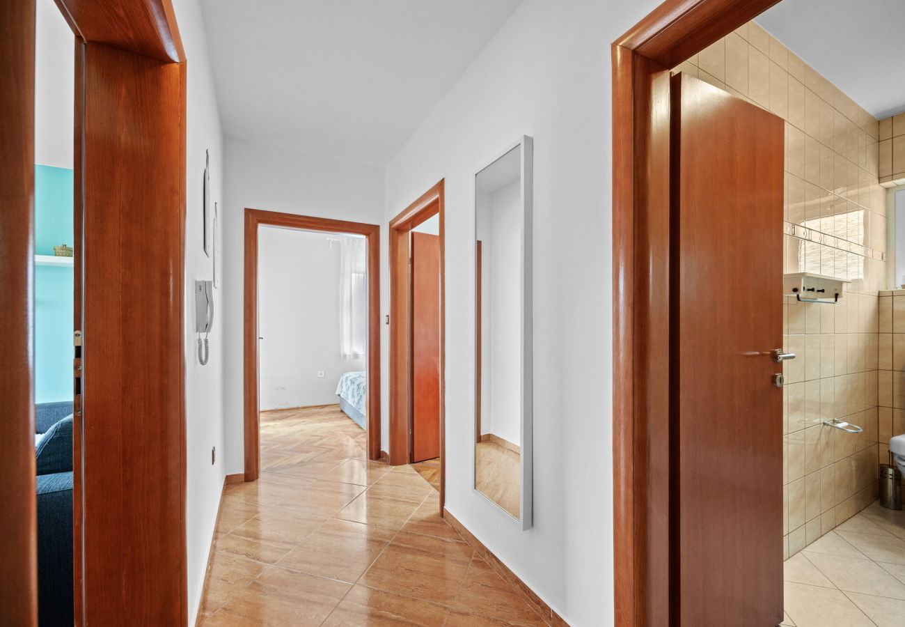 Apartment in Kampor - Seafront Apt for Family Vacation - Neda Ruzmarin