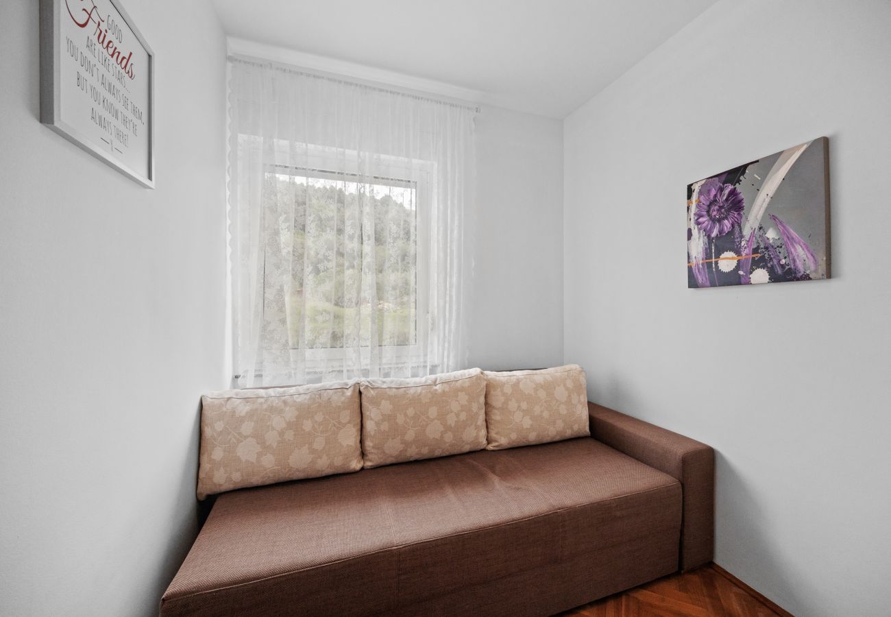 Apartment in Kampor - Seafront Apt for Family Vacation - Neda Ruzmarin