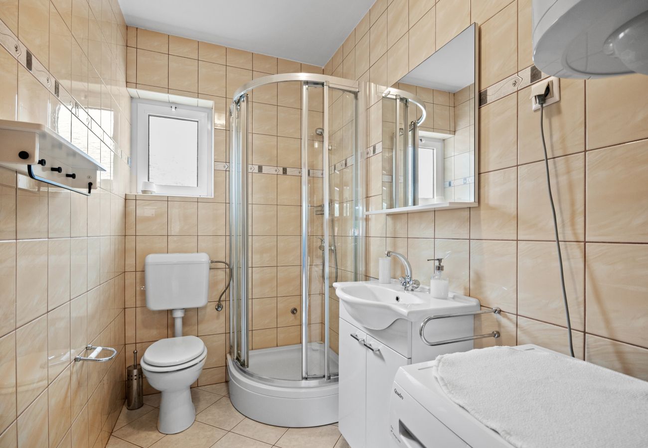 Apartment in Kampor - Seafront Apt for Family Vacation - Neda Ruzmarin