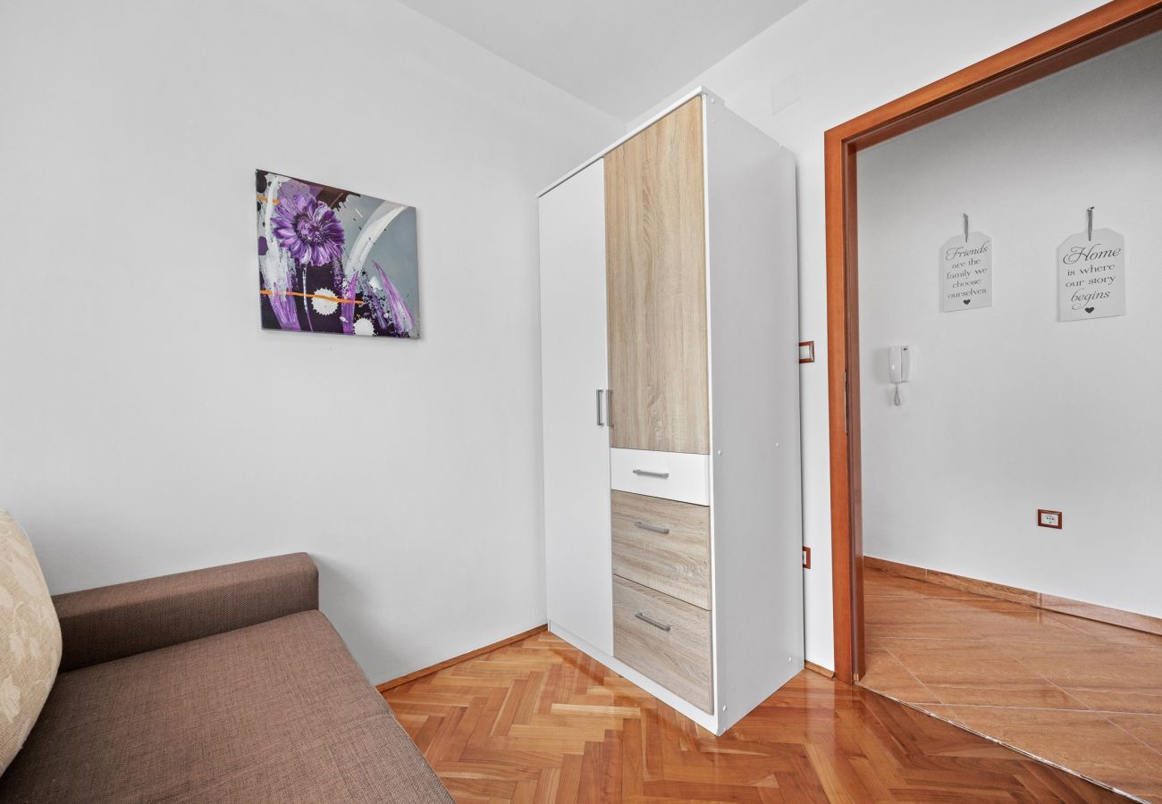 Apartment in Kampor - Seafront Apt for Family Vacation - Neda Ruzmarin