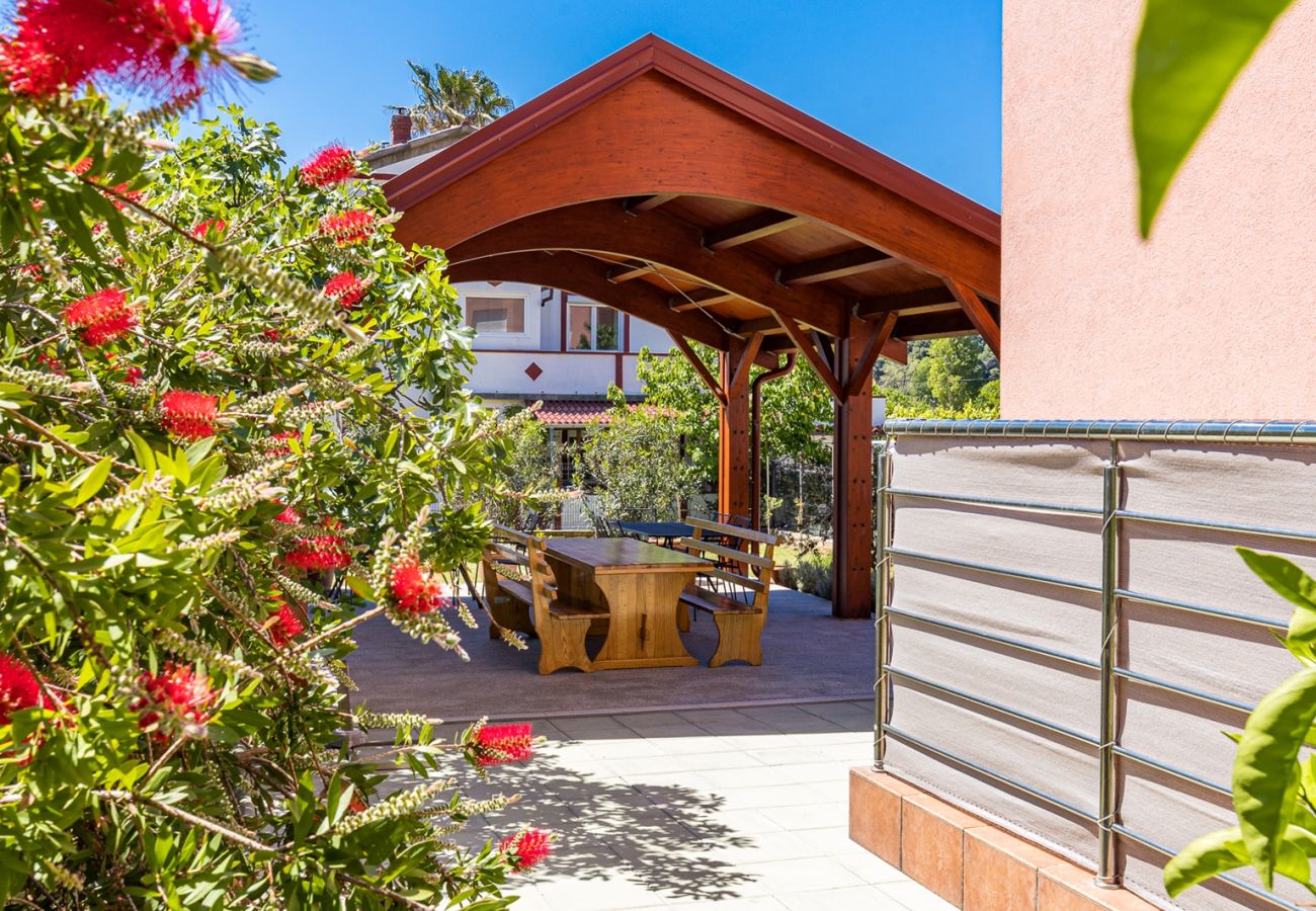 Apartment in Kampor - Seafront Apt for Family Vacation - Neda Ruzmarin