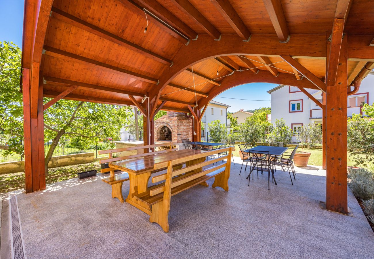 Apartment in Kampor - Seafront Apt for Family Vacation - Neda Ruzmarin