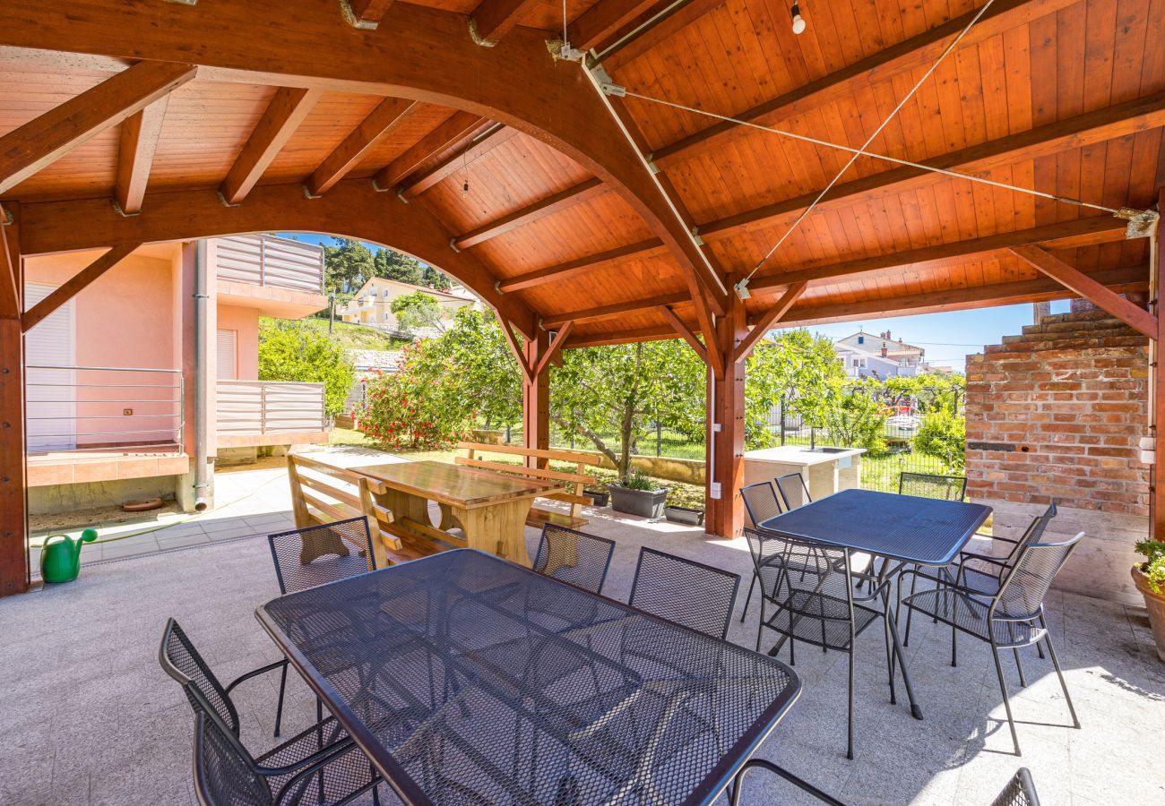 Apartment in Kampor - Seafront Apt for Family Vacation - Neda Ruzmarin