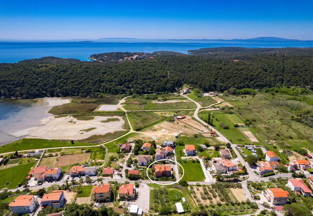 Apartment in Kampor - Seafront Apt for Family Vacation - Neda Ruzmarin